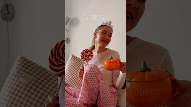 когда ты снимаешь кринжовые видео у подруги дома, а она ловит твой вайб 🧘🏼♀️💖📸 #блогер #инстаграм