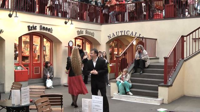 Opera Singers in Covent Garden