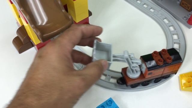 Thomas & Friends MEGA Bloks Percy's Brave Tale Toy Train Dinosaur with Marion