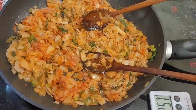 Жареный рис с тунцом и КИМЧИ "Чамчи кимчи Бокгымбап"