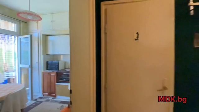 Апартамент в кв. Смирненски : спалня, хол и кухня