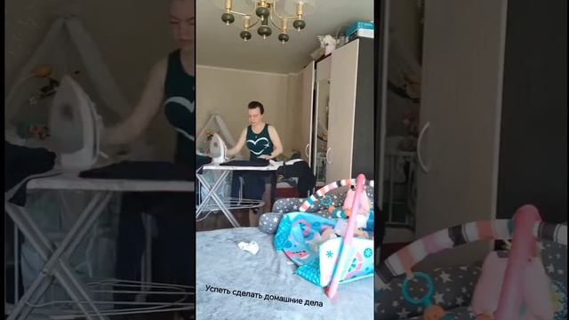 Пока муж на работе. А ещё готовка, уборка, тренировки.Жаль что в сутках только 24 часа #мамавдекрет