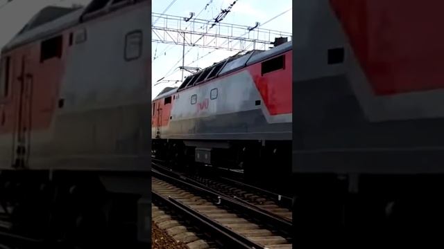 Электровоз ЭП2К-151 (ТЧЭ-8) следует резервом.