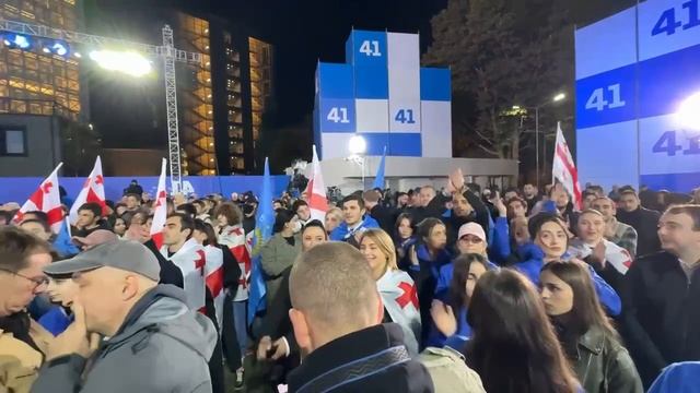 В Тбилиси начали отмечать победу Грузинской мечты. Премьер Венгрии Орбан уже поздравил Грузин...