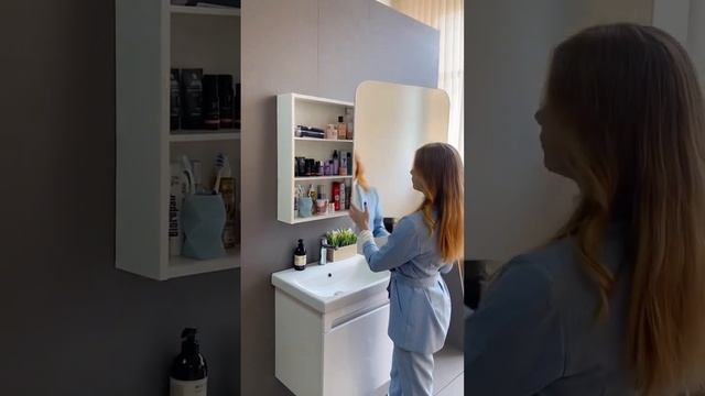 ЗАЧЕМ ВАМ ОБЫЧНЫЙ ШКАФ? КОГДА ЕСТЬ ЗЕРКАЛЬНЫЙ ШКАФ COSMETIC С ФУНКЦИЕЙ ПРИБЛИЖЕНИЯ! #shots