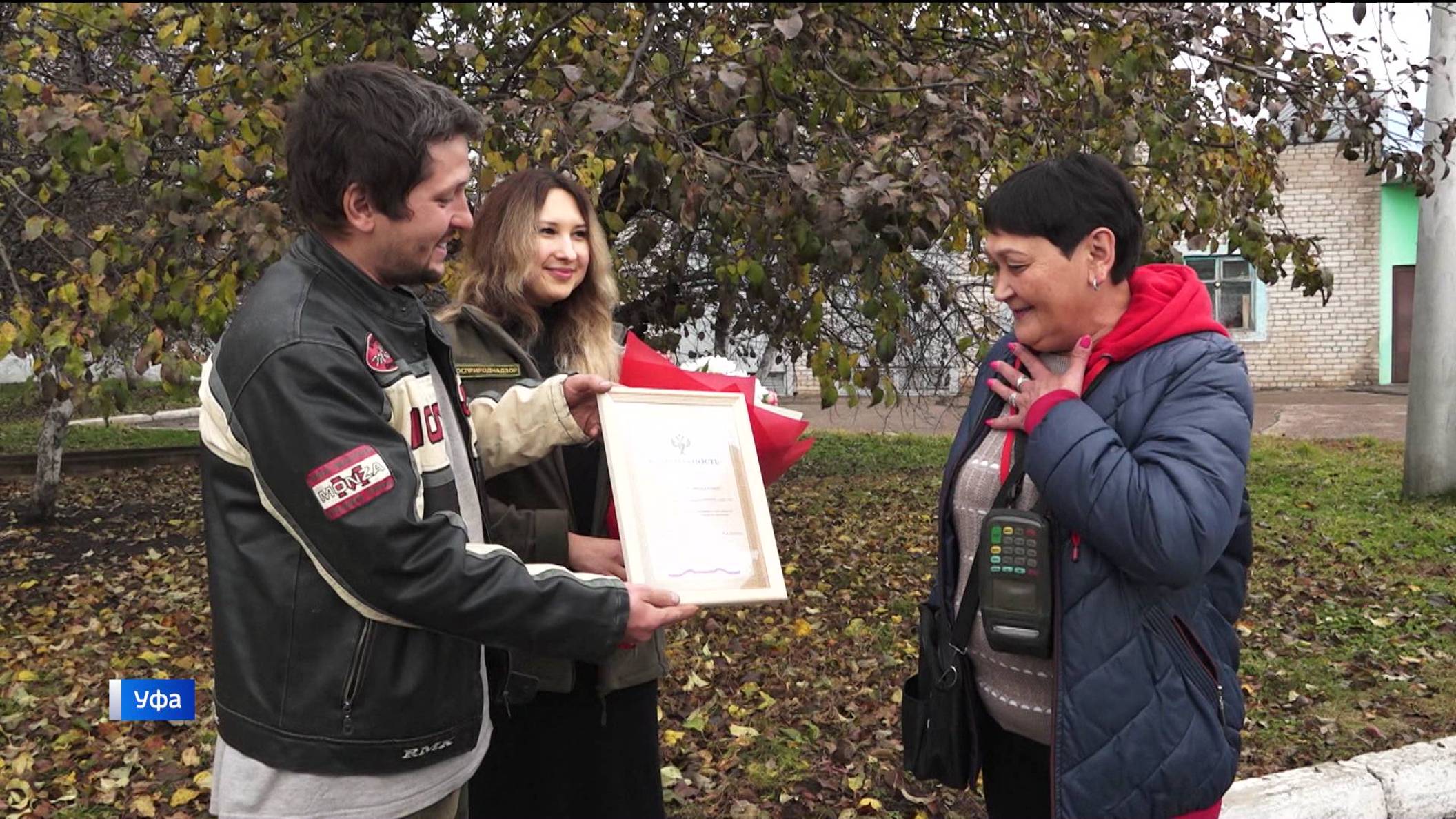 В Уфе наградили кондуктора, спасшего хорька в своем троллейбусе