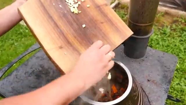 Мясо, овощи и лапша. Лагман в афганском казане.