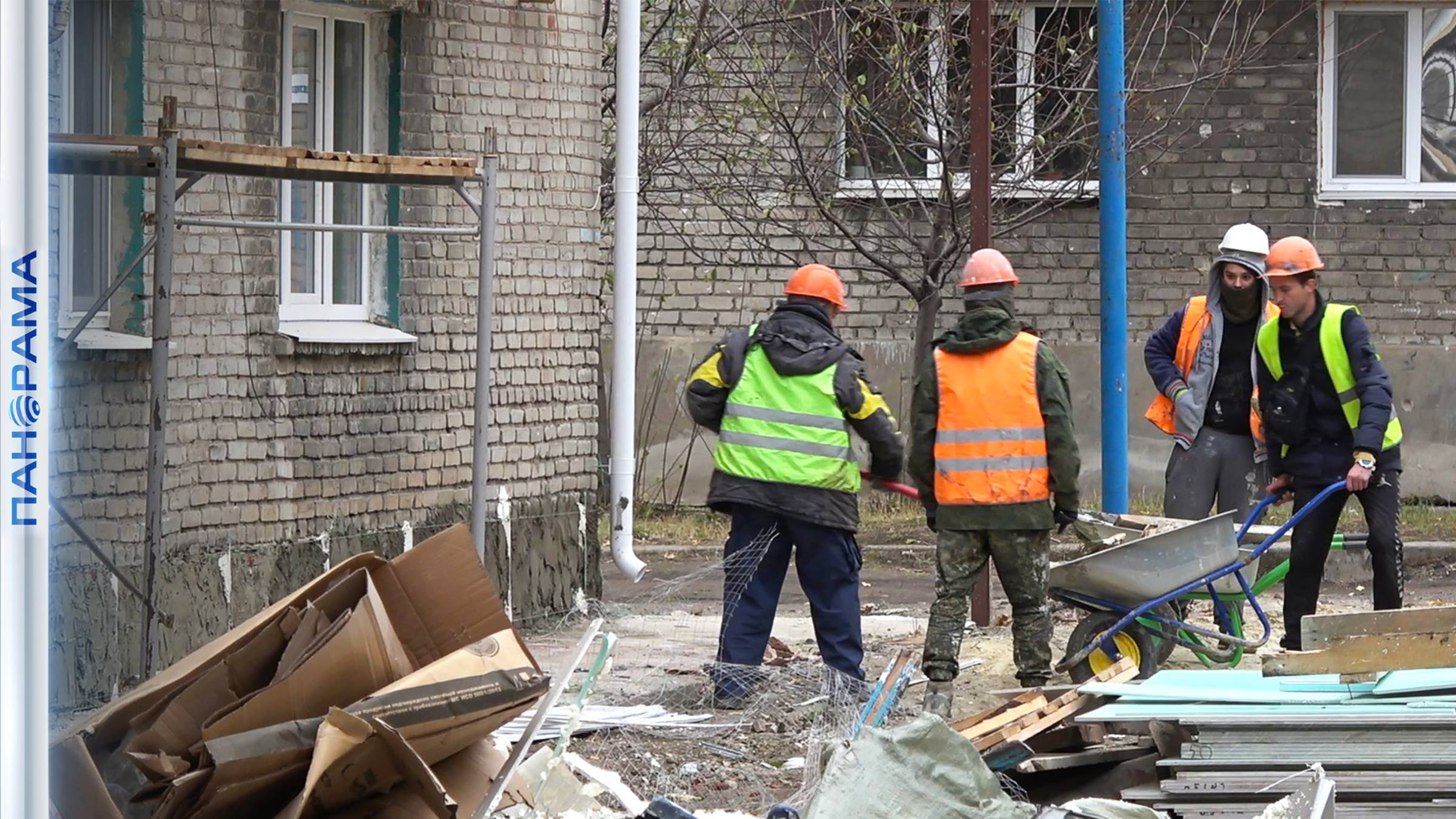 Вторая жизнь поврежденному во время обстрела жилью! В Ясиноватой ремонтируют многоквартирные дома