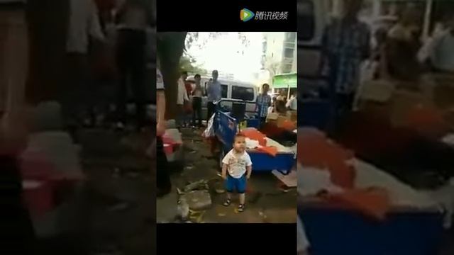 Brave baby fight for his mom and sister