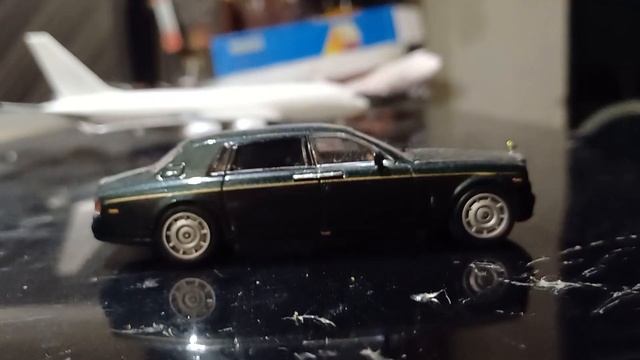 British green rolls royce phantom extended wheelbase