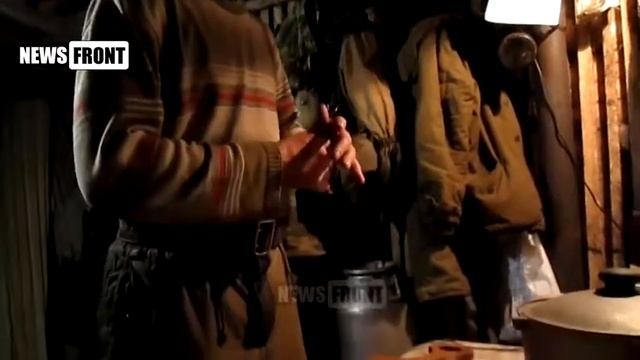 Быт батальона  Восток   боец с позывным  Абакум  варит борщ на передовой