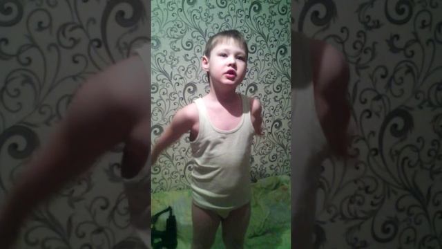 Костя поет