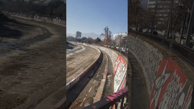 Река Мапочо. Сантьяго.  Чили.