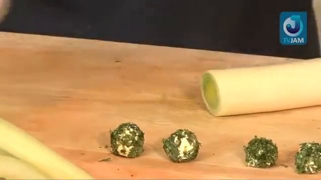 Азиатская кухня  Cалат с угрем и сыром