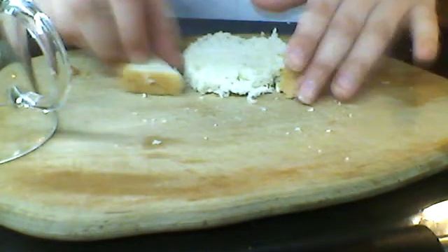 Кухня готовим кошку из хлеба