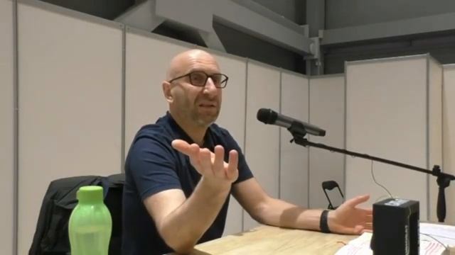 ЖЕНЩИНА ДРУГИМ ОТДАЁТ БОЛЬШЕ, ЧЕМ ИМЕЕТ.