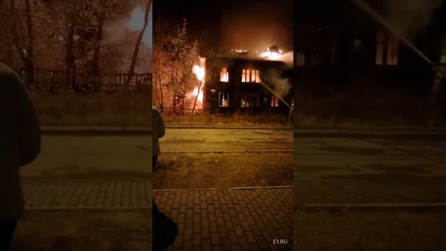 🔥 Ночью в Компрессорном произошло несколько пожаров: два деревянных дома и автомобиль.