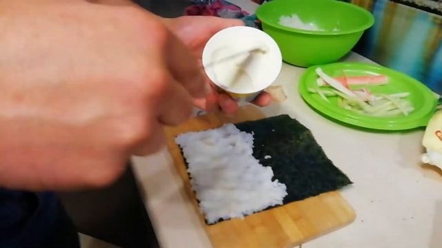 Делаем роллы в компании лучших друзей