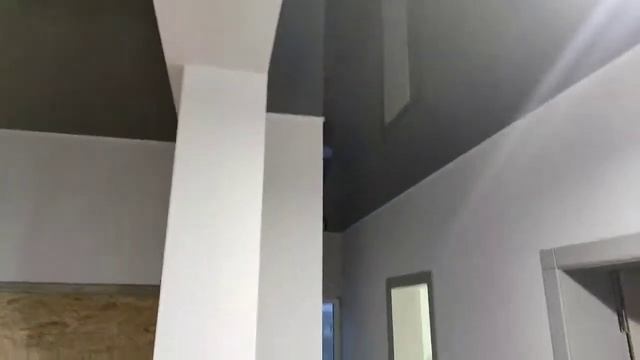 Глянцеві натяжні стелі в коридорі та спальній кімнаті