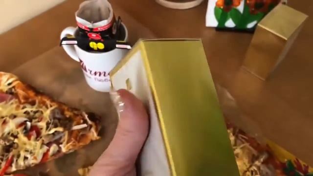Утренняя пицца с кофе и две тысячи рублей