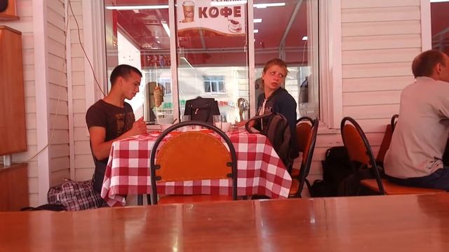 В привокзальном кафе (Москва)
