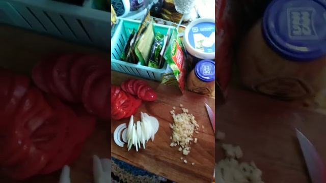 курица в духовке по холостяцки (хозяйничаю на кухни пока жена в больнице)