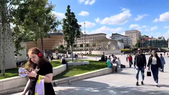 Площадь Павелецкого вокзала. Ищем кроссовки. Грузинский обед #москва #вокзал #moscow #тц