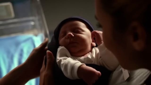 Legends Of Tomorrow 1x12 Sara and Kendra steal baby Snart