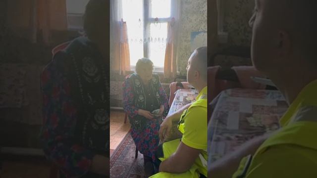 Пожилая одинокая милая бабушка #бабушка #заказ #строительство #home #work