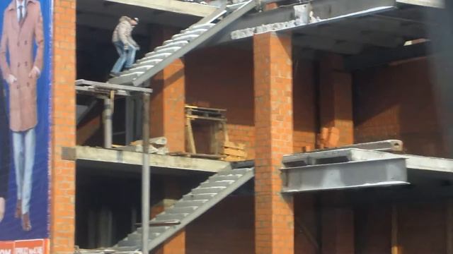 А эти дети, наверное, думают, что они бессмертны...