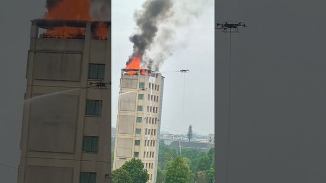 А вот так в Китае с помощью дронов тушат пожары в многоэтажках