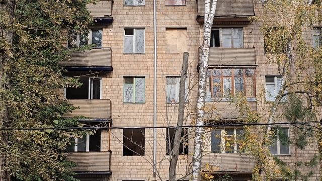 Подготовка к сносу жилых домов по программе реновации на улице Лётчика Бабушкина (октябрь 2024)