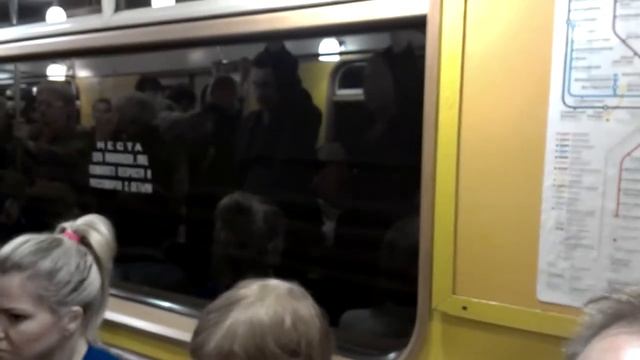 Поездка на кольцевой линии на Ретром составе