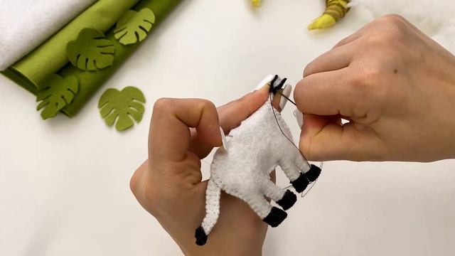 Sew a safari-style toy for a baby mobile | Cute felt zebra | DIY