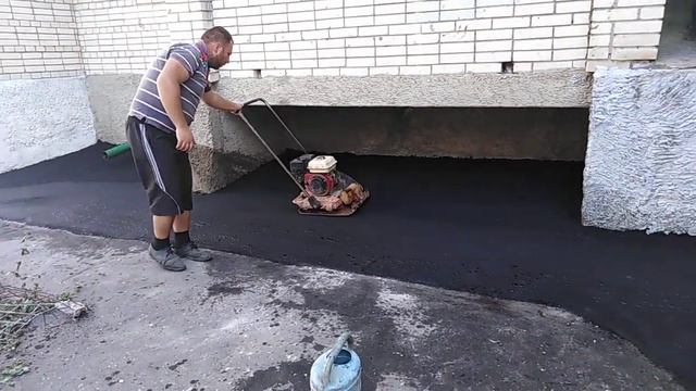 Асфальтирование части внутреннего двора ул Пр Строителей,34В