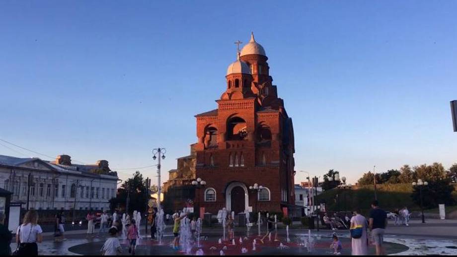 Гуляю вечером с вами по городу. Красивое!