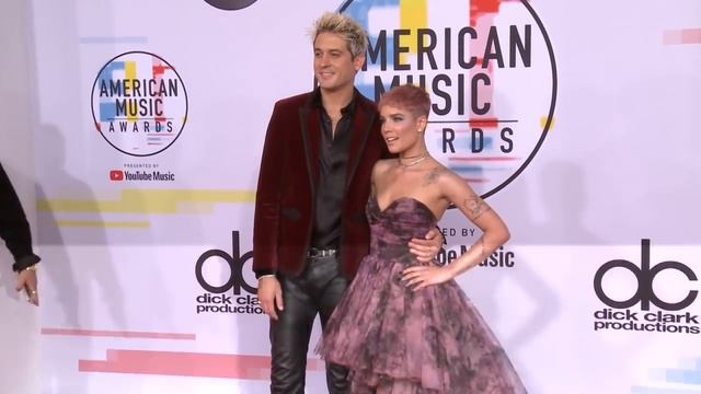 American Music Awards 2018 Red Carpet Arrivals - 
Лайк Подписка И Потдержать!