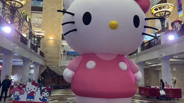 В ЦДМ появилась огромная фигурка Hello Kitty