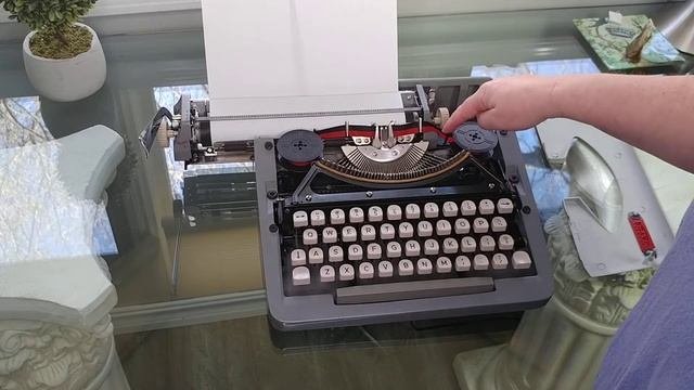 TYPING TUTORIAL | 1962 Royal Signet  Portable Typewriter