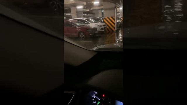 Затопление парковки в ЖК "Две столицы" в Петербурге