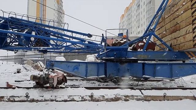 Позиция 36, мкр. "Солнечный". Монтаж башенного крана. февраль 2022г.