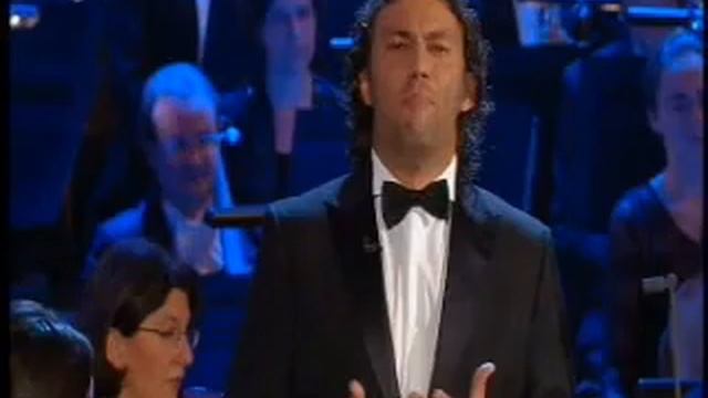 JONAS KAUFMANN. canta " È LA SOLITA STORIA " ( CILEA )