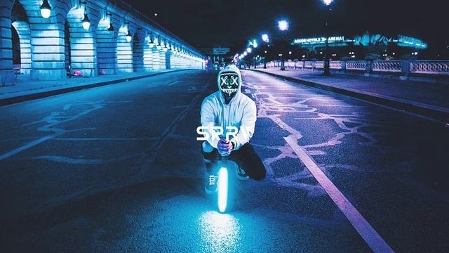 Ahzee & Robert Cristian - Undercover [Premiere]
