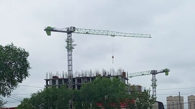 АМУР СИТИ.  Работа башенных кранов ZOOMLION.
