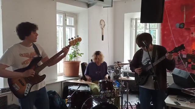 Weird Apple - Детка(live)