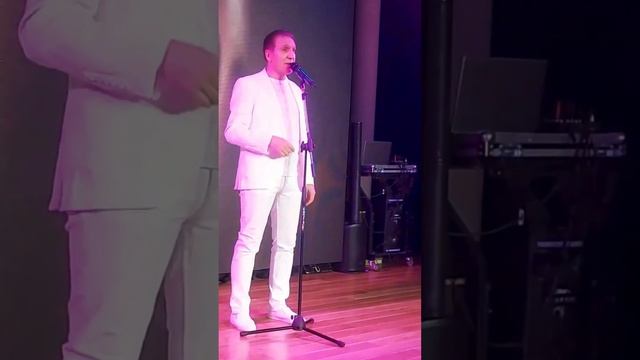 Отпусти меня, все слова уже сказаны...