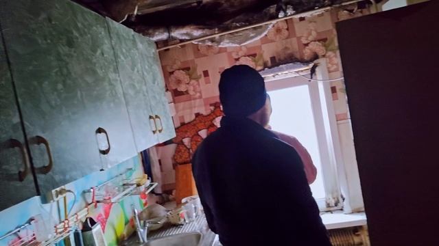 БАБУШКА ОСТАЛАСЬ БЕЗ КРЫШИ НАД ГОЛОВОЙ, ЖИВЁТ В БАНЕ!