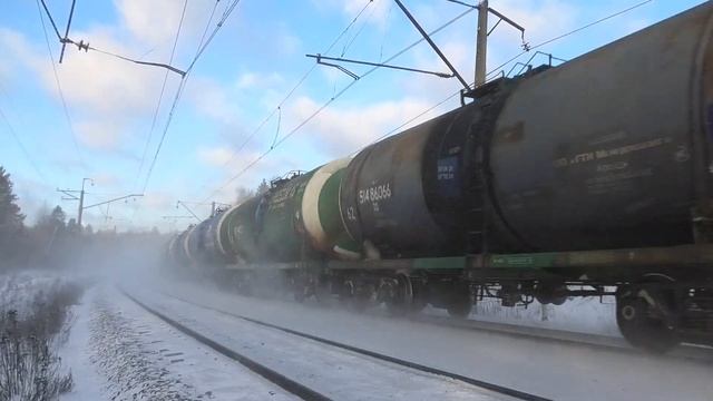 Басистый 2ТЭ116-524 "БалтТрансСервис" с грузовым поездом и приветливой бригадой