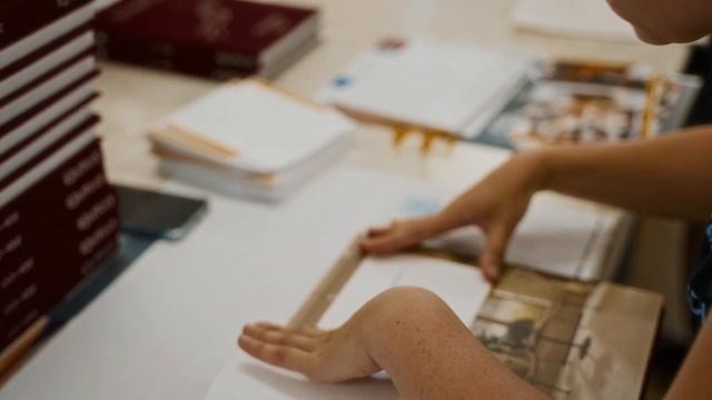 Производство коллекционного издания о доме «Булычев» | Как выглядит ручной процесс создания?