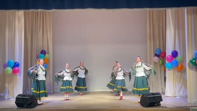 Казачья плясовая.
хореографический коллектив Созвездие.